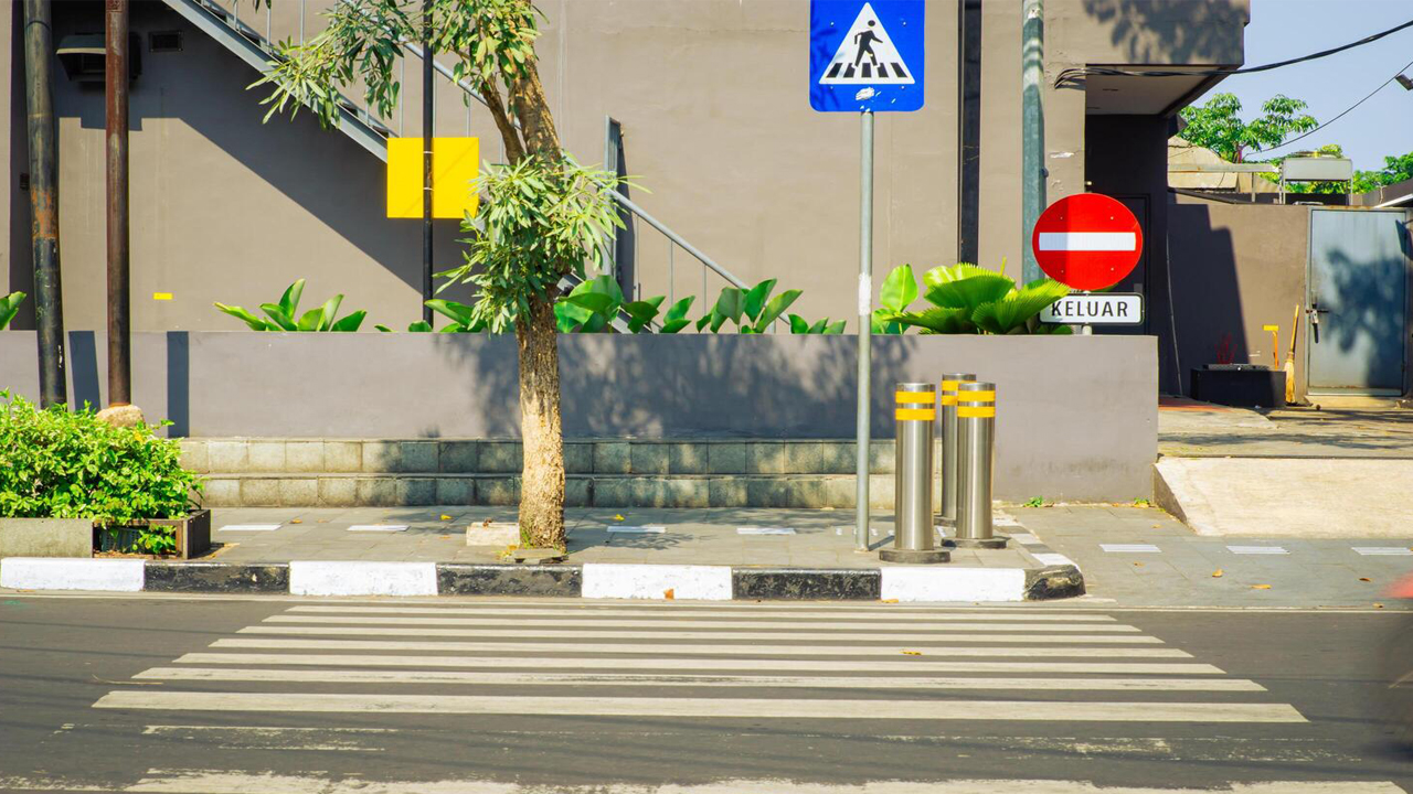 اهمیت علائم ایمنی و تجهیزات ترافیکی